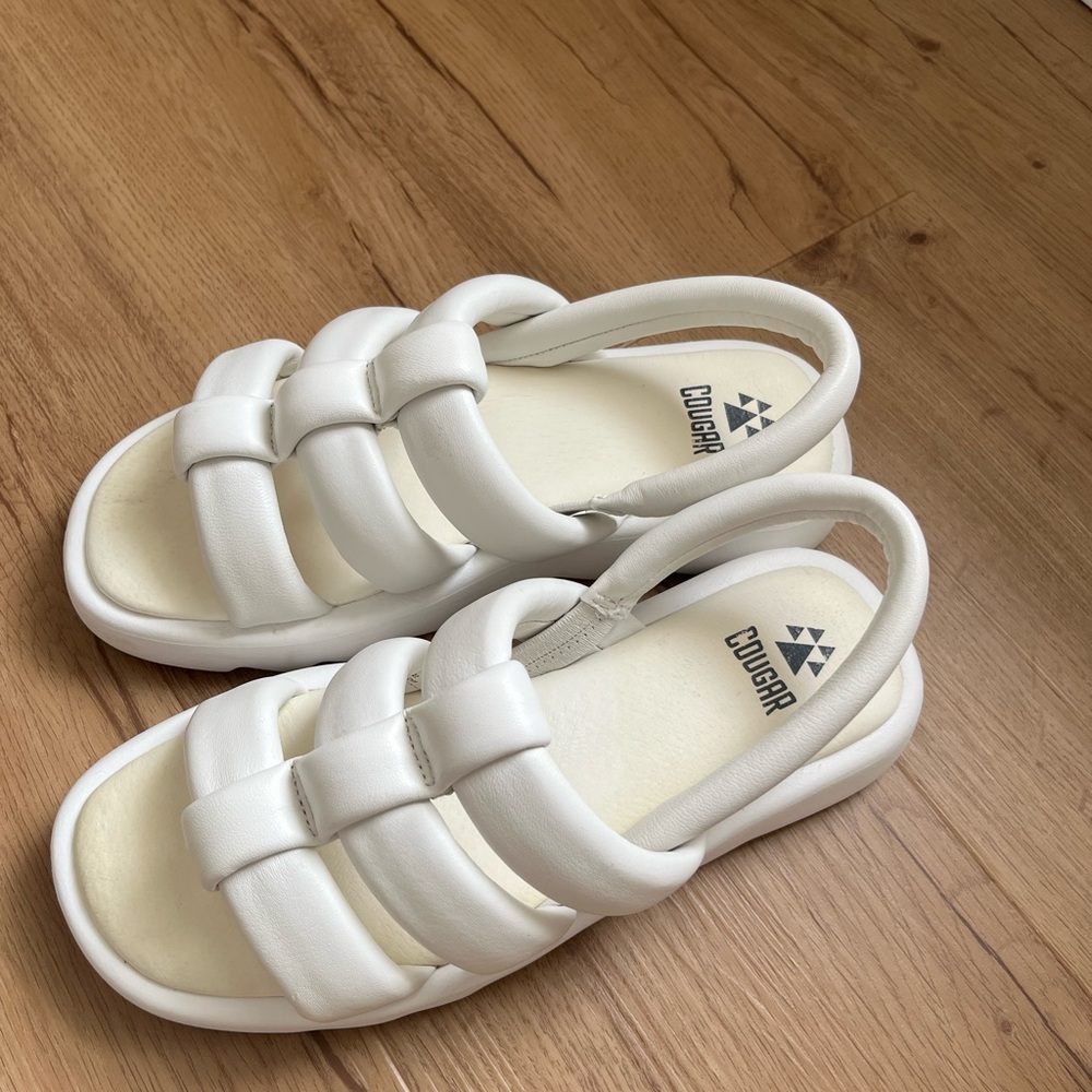 Cougar Sandals size 6.5
